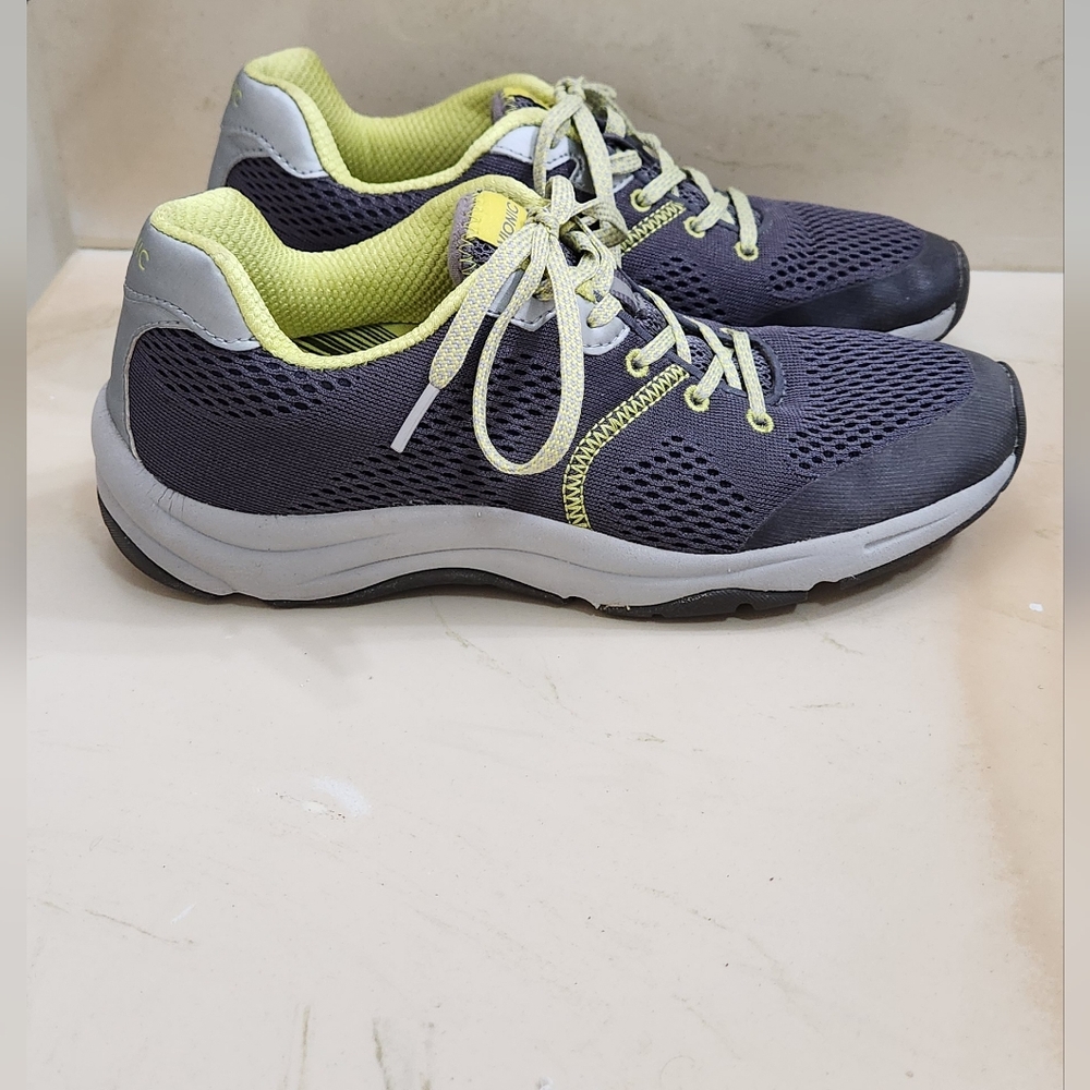 Women's VIONIC Action Emerald Athletic Shoe Sz 7 EUC